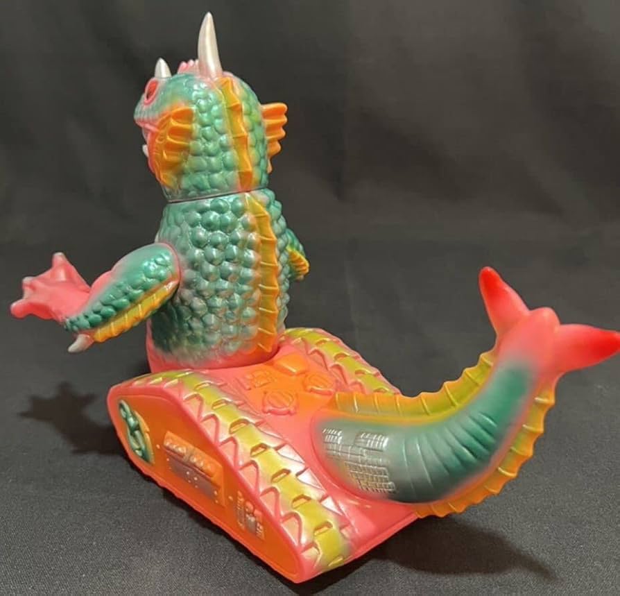 Amazon.co.jp: まんだらけの怪獣シリーズ 怪獣戦車アギラス